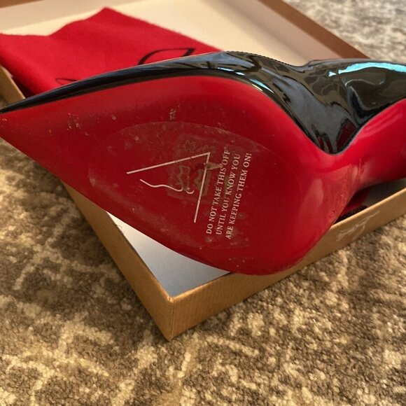 Christian Louboutin Hot Chick Scallop Pointed Toe Pump Black Patent - Picture 5 of 8